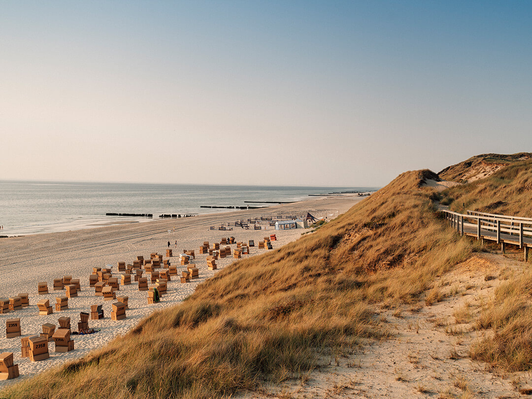 Blick von der Düne auf Strand Wenningstedt, Sylt