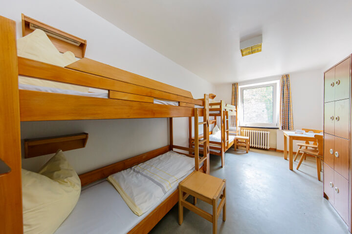 Zimmer mit Stockbetten in der Jugendherberge Eckerfoerde am Südstrand